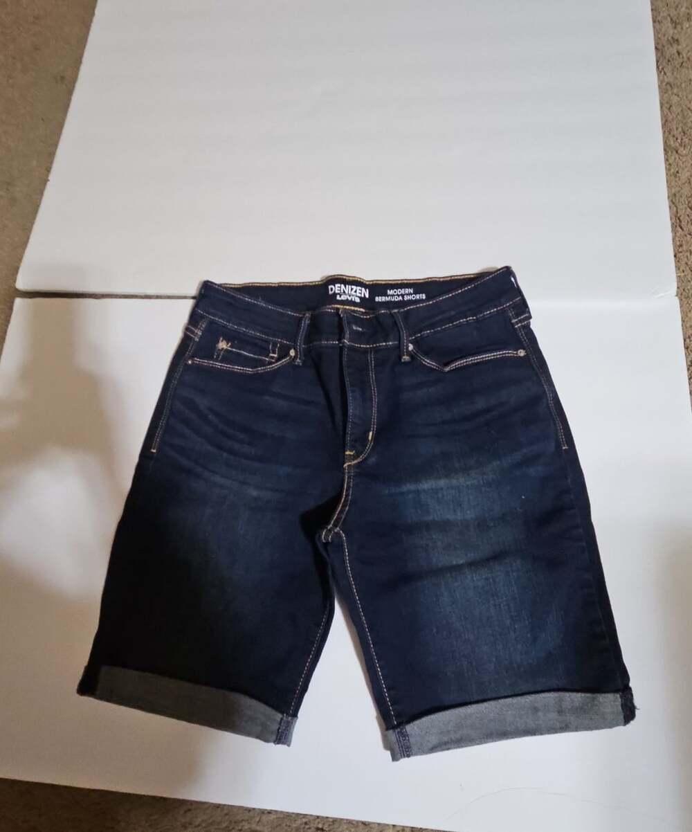 Denizen From Levi's Modern Bermuda Shorts Size 8-W29 Dark Wash Cuffed Denim